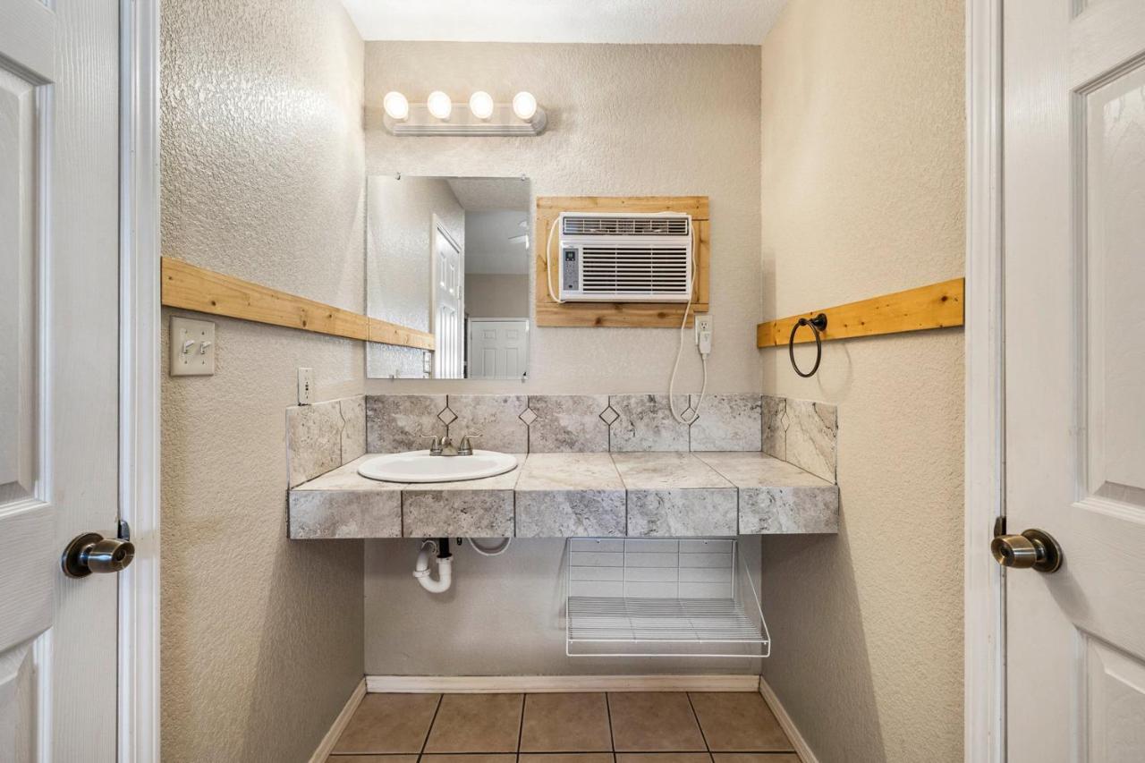 The Claire Hotel キャニオン・レイク エクステリア 写真