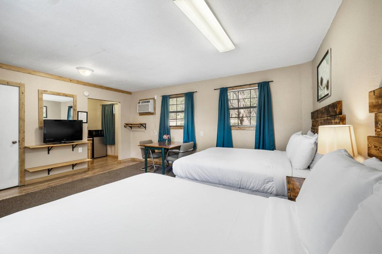 The Claire Hotel キャニオン・レイク エクステリア 写真