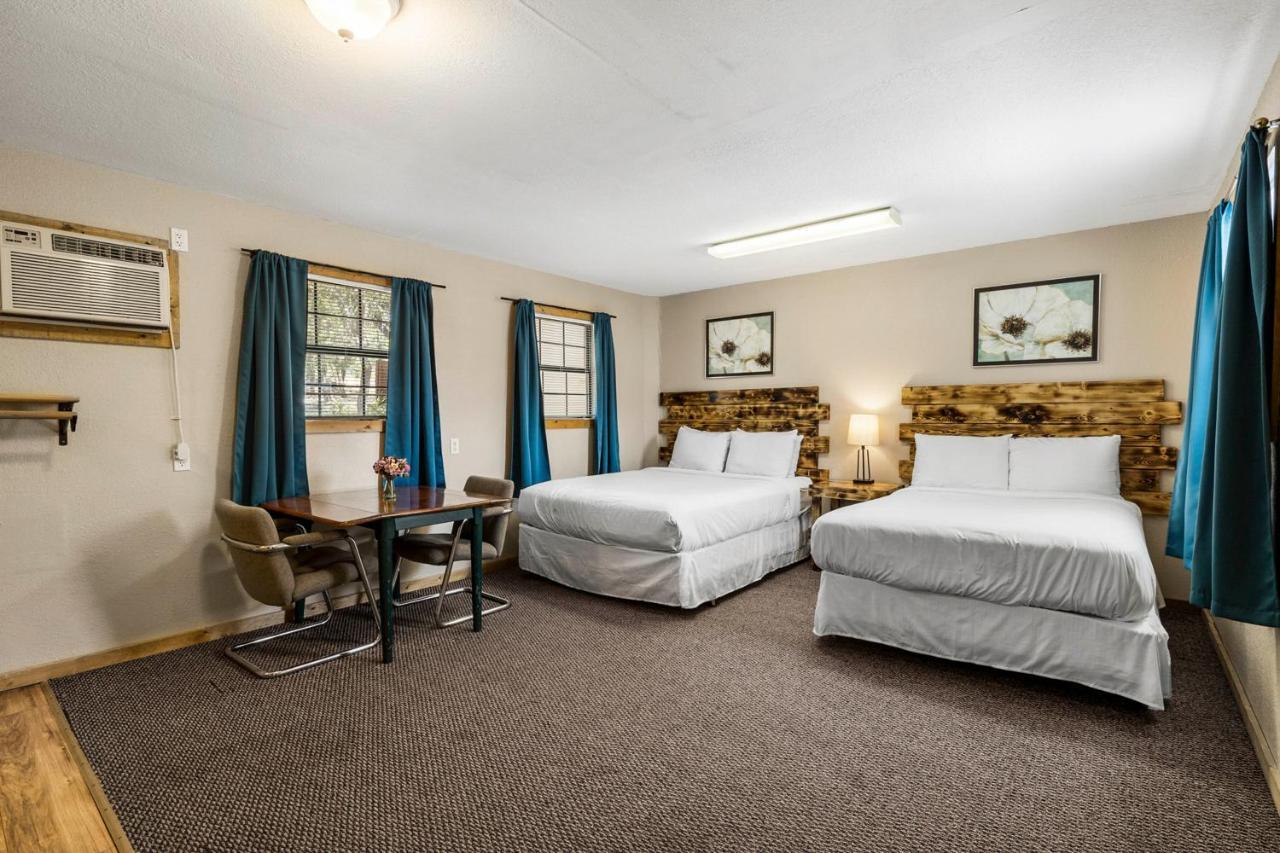 The Claire Hotel キャニオン・レイク エクステリア 写真